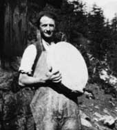 Josef Meichtry,  um 1930 Senn Merezenbach-Alpe. Photo Archiv Pius Werlen.