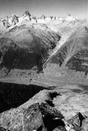 Blick vom Brudelhorn Richtung
Mnstigertal und Finsteraarhorn